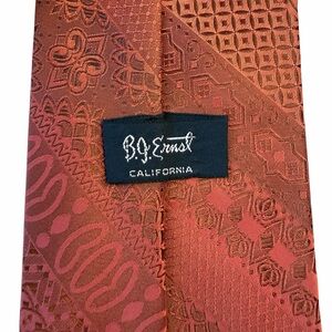 Elegant Red Patterned Tie